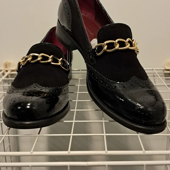 Girotti Elegant Black Patent & Suede Loafers with Gold Chain | Size 42 - Picture 7 of 8